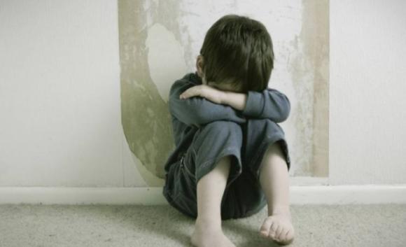 Scosse elettriche e lavaggi del cervello su bambini: il business choc scoperto dai carabinieri