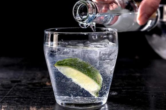 Soffri di allergia? Il gin tonic è un toccasana per asma e ...