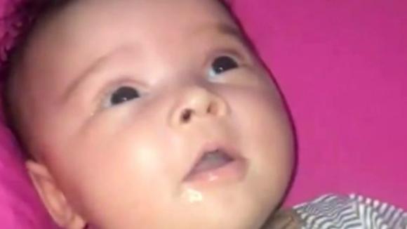 Dimenticata nell’auto per 15 ore, muore bambina di 11 mesi