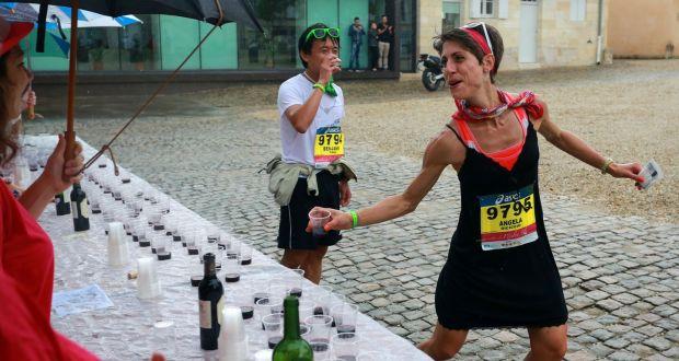 Ecco la maratona in cui si beve vino e si mangia formaggio
