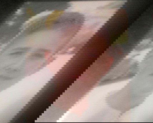 Perde lo smartphone con le foto di suo figlio morto a 13 anni: “Aiutatemi a ritrovarlo”