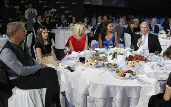 Si diede malata per partecipare a una cena con Putin: Ornella Muti condannata a 6 mesi