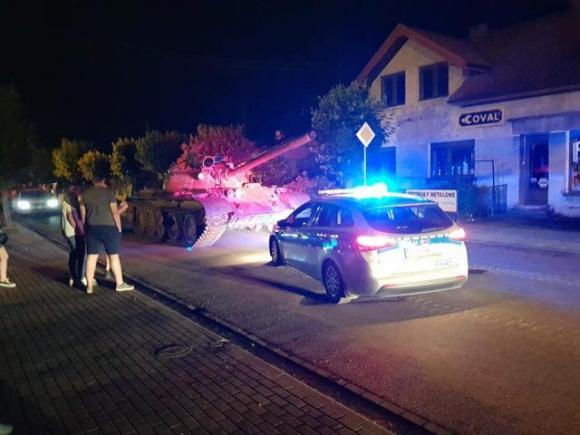 Polonia, ubriaco ruba carro armato e decide di invadere un paesino