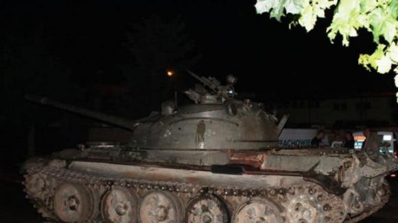 Polonia, ubriaco ruba carro armato e decide di invadere un paesino