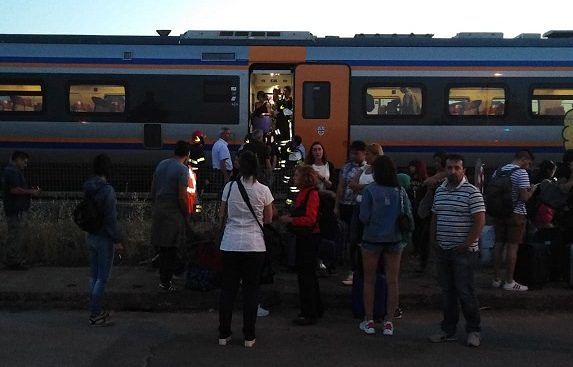 Tragedia in Sardegna: 15enne attraversa i binari e muore