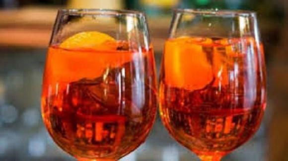 “L’alcol aumenta il rischio di tumore al seno”, sostiene una ricerca. Poche persone lo sanno