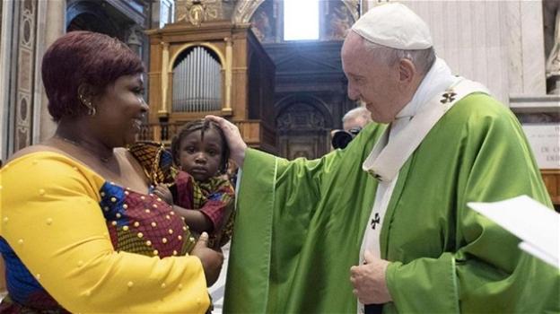 Migranti: il Papa ricorda che i migranti sono prima di tutto persone