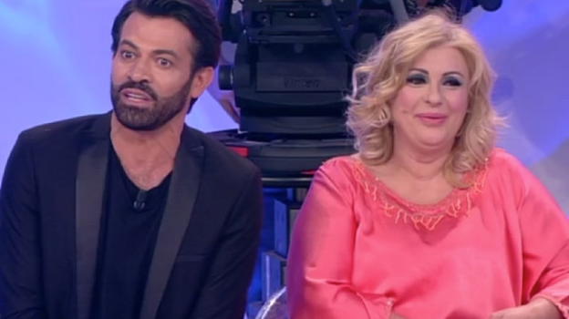 Tina Cipollari cede alla tentazione di usare FaceApp: il commento pungente di Gianni Sperti