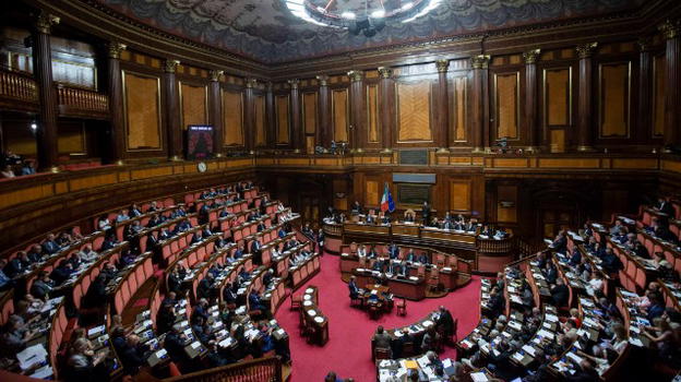 Violenza sulle donne: il codice rosso è legge. I nuovi reati sono revenge porn e sfregio al volto