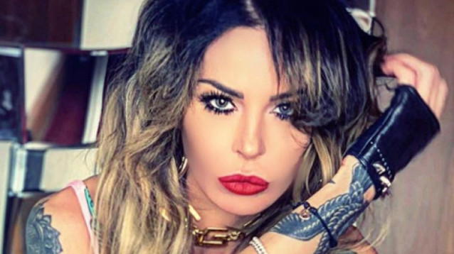 Nina Moric, malore a Zanzibar: colpita da un batterio mangiacarne