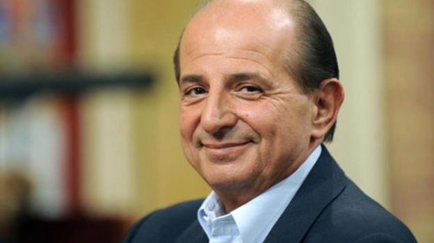 Giancarlo Magalli svela che avrebbe dovuto interpretare “Don Matteo” al posto di Terence Hill
