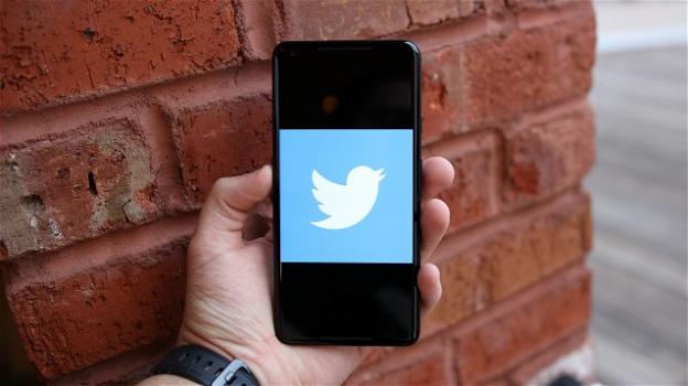 Twitter: modalità iperscura in arrivo su Android, filtro qualità depennato, informazioni di contesto per tweet rimossi