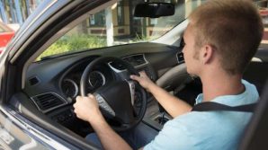 Francia: 17 anni e già guidano? Ecco le nuove normative