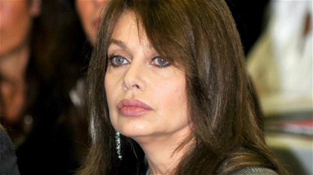 Veronica Lario è irriconoscibile: l’ex moglie di Berlusconi è apparsa ingrassata e trasandata