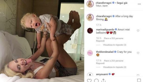Chiara Ferragni e la foto a letto con Leone, i fan notano un particolare: gli haters si scatenano