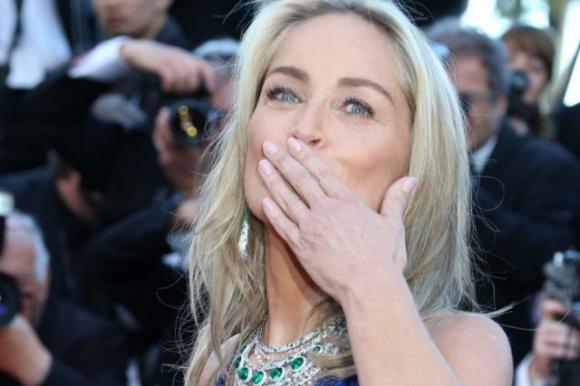 Sharon Stone, il dramma della sua malattia: “Ho perso tutto, anche mio figlio”