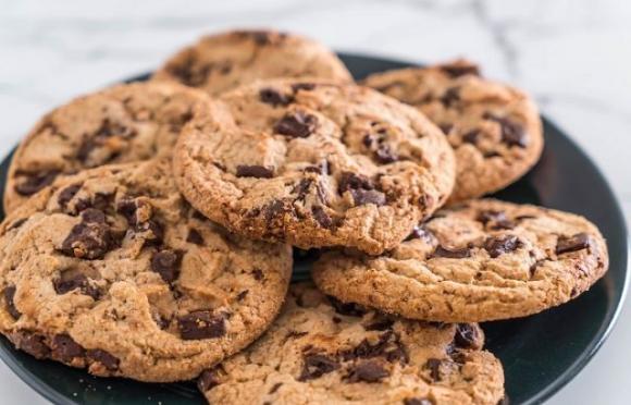 Ecco il lavoro dei sogni: ti pagano per mangiare biscotti