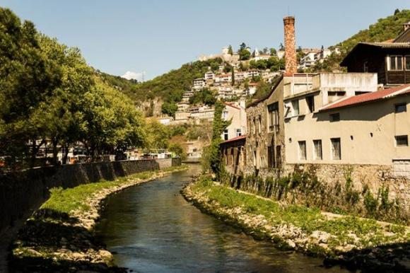 Tre pugliesi issano il tricolore a Fiume per provocazione