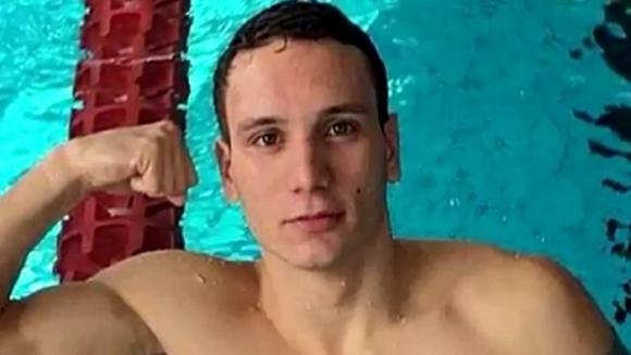 Manuel Bortuzzo torna a nuotare, la rinascita dopo la sparatoria: il video emozionante
