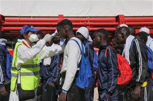 Migrante decapitato da scafista durante traversata del Mediterraneo, testa gettata in mare