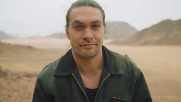 Jason Momoa in vacanza in Italia mette in mostra il suo fisico perfetto
