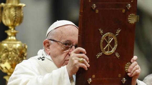 Papa Francesco: “Dio è un padre premuroso, per Lui nessun uomo è uno straniero”