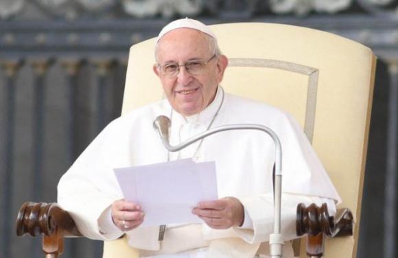 Papa Francesco: “Dio è un padre premuroso, per Lui nessun uomo è uno straniero”