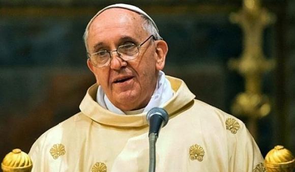 Papa Francesco: “Dio è un padre premuroso, per Lui nessun uomo è uno straniero”