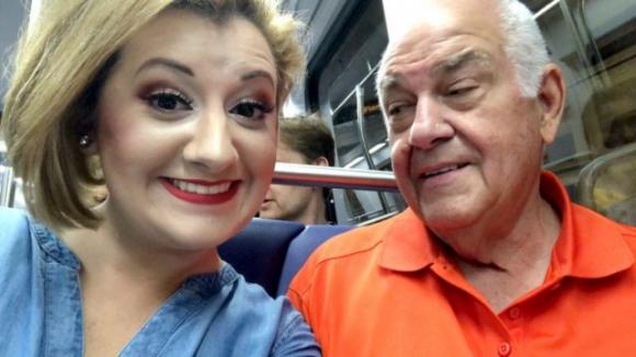 Scambiano suo marito 79enne per suo nonno: ora la 24enne Alexis vuole dei figli da lui