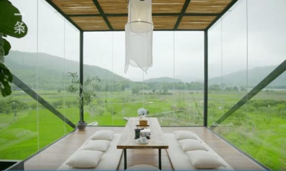 Sette amiche comprano una villa da sogno per trascorrere la vita insieme