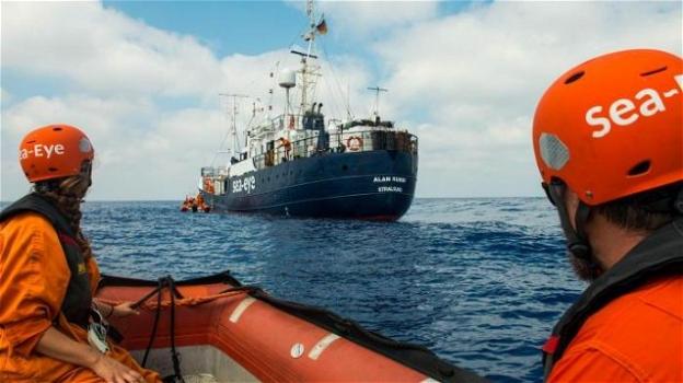 Alan Kurdi: nave con 40 migranti a 20 miglia da Lampedusa. A bordo bambino con ferita di 10 cm da arma da fuoco