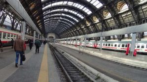 Violenza in treno: ragazzo insultato e spintonato per il colore della sua pelle