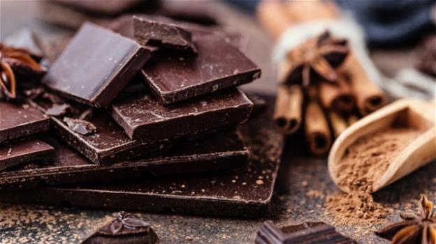 Mangiare cioccolata fondente rende le persone meno depresse