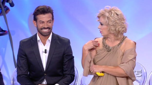 U&D, Gianni Sperti parla dell’astio tra Tina e Gemma Galgani. L’affondo contro la Cipollari: "E’ pericolosa"