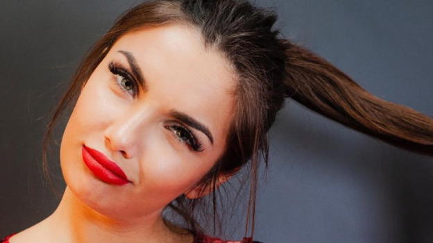 Elettra Lamborghini interrompe il suo show: "Mai visto degli animali così"