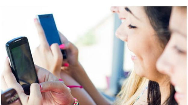 WhatsApp: la nuova moda di scrivere al vicino di numero