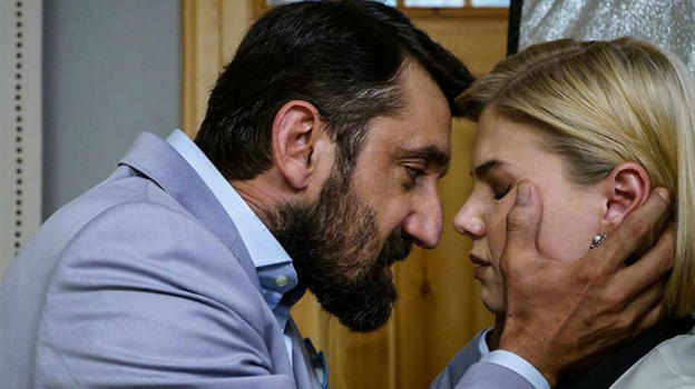 Bitter Sweet, anticipazioni turche: Demet scopre che è stato Hakan ad uccidere suo fratello Demir