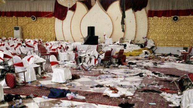 Afghanistan, kamikaze alla festa di nozze: 63 morti e 182 feriti