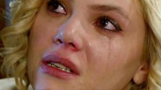 Bitter Sweet, anticipazioni puntata 23 agosto: Nazli prepara una sorpresa a Ferit. Demet uccide un uomo