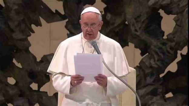 Papa Francesco: amici dei preti e dei vescovi per interesse sono ipocriti