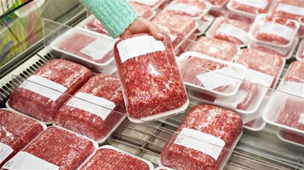 Carne contaminata da listeria in Spagna: allarme mondiale e rischio per turisti in vacanza