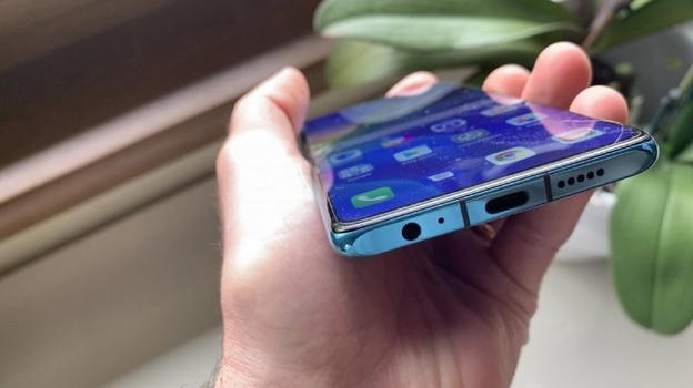 Cina: giovane ragazzo muore folgorato mentre utilizzava il proprio cellulare