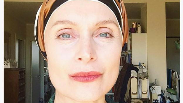 Sabrina Paravicini sugli effetti della chemioterapia: "Meno capelli, ma occhi più sorridenti"