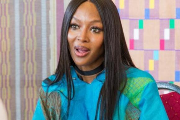 Naomi Campbell respinta in un hotel: “Non puoi entrare, sei nera”. Il duro sfogo della modella