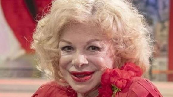 Sandra Milo si innamora ancora a 86 anni: il fidanzato ha 37 anni in meno