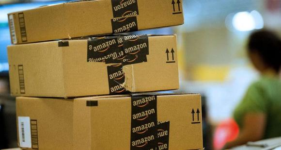 Truffa Amazon, 22enne restituiva pacchi pieni di sabbia incassando il reso