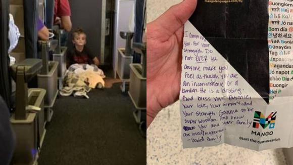 Bimbo autistico non riesce a star fermo in aereo. La reazione di passeggeri ed equipaggio è commovente!