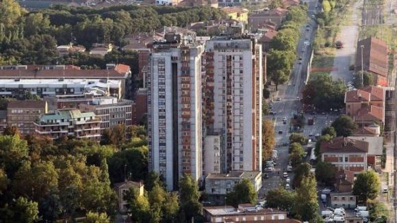 Ferrara: tolte le panchine dal sindaco, i pusher si portano le sedie da casa