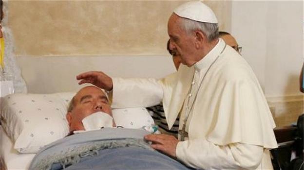 Papa Francesco sull’eutanasia: visione utilitaristica in cui il malato è visto come costo, peso e scarto