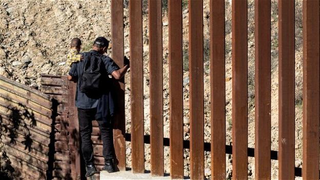 USA: gli immigrati trovano la scorciatoia per oltrepassare il muro di Trump